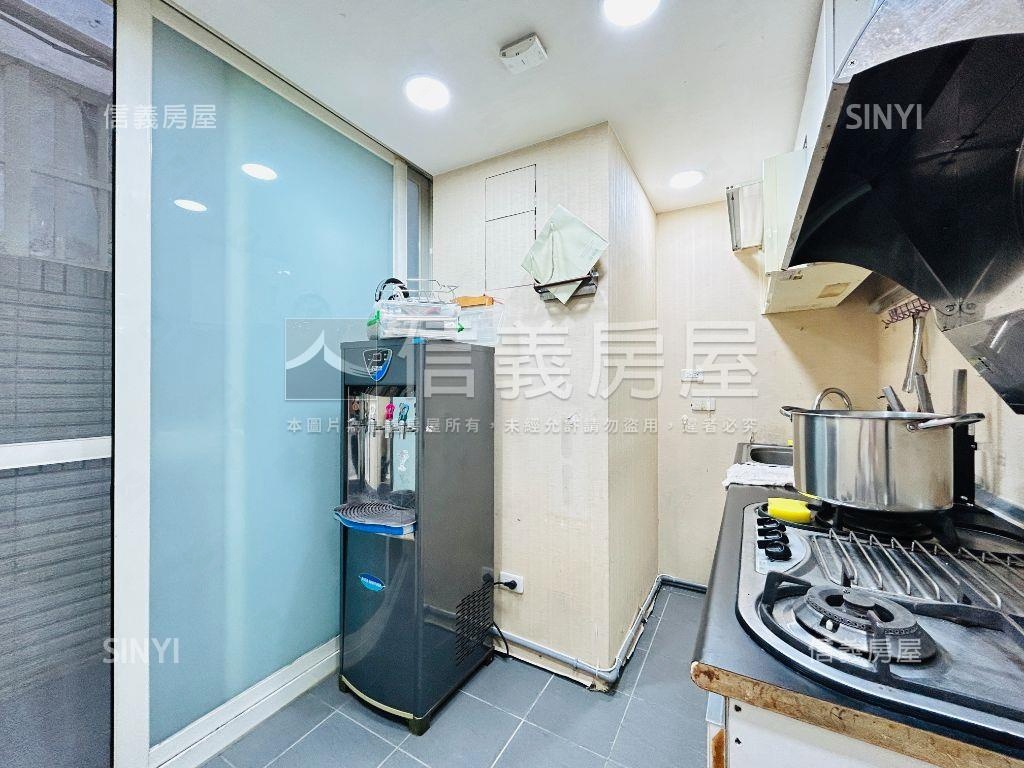 左岸住辦附坡平車位房屋室內格局與周邊環境