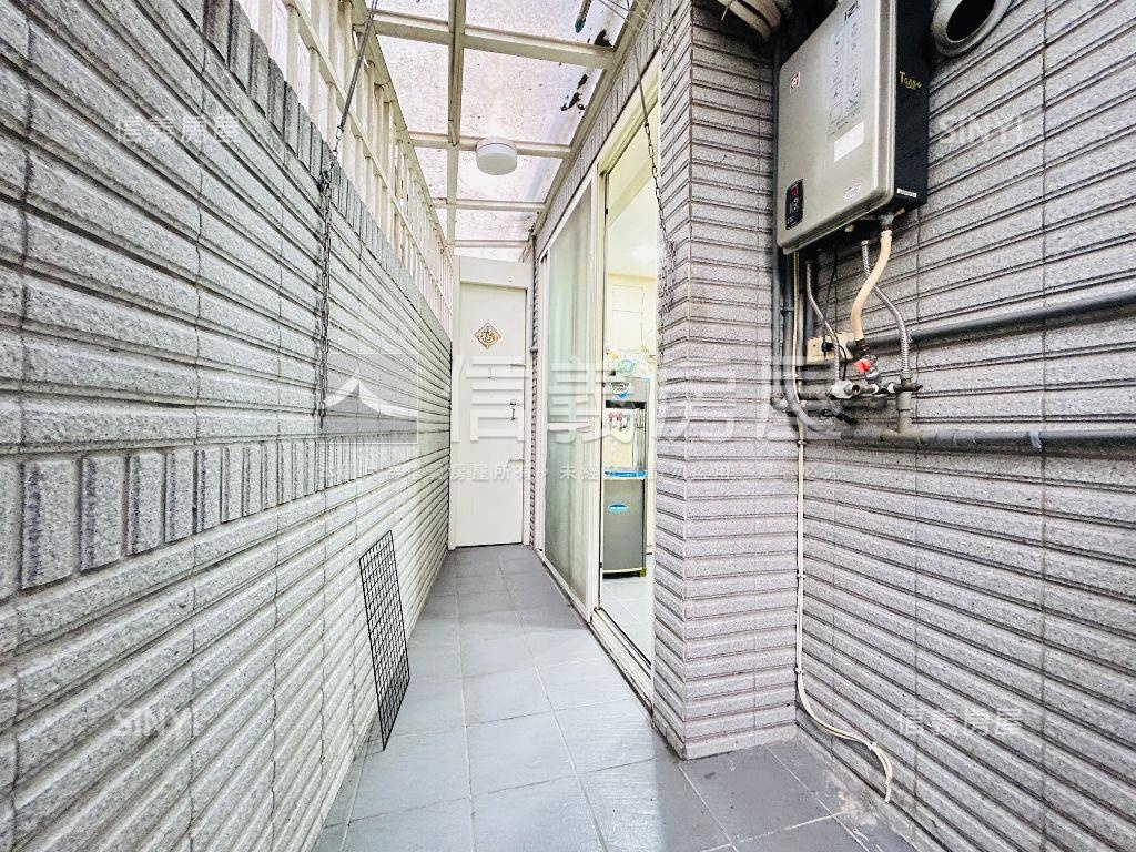 左岸住辦附坡平車位房屋室內格局與周邊環境