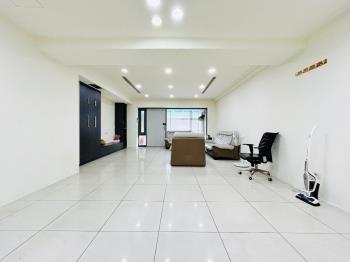 左岸住辦附坡平車位