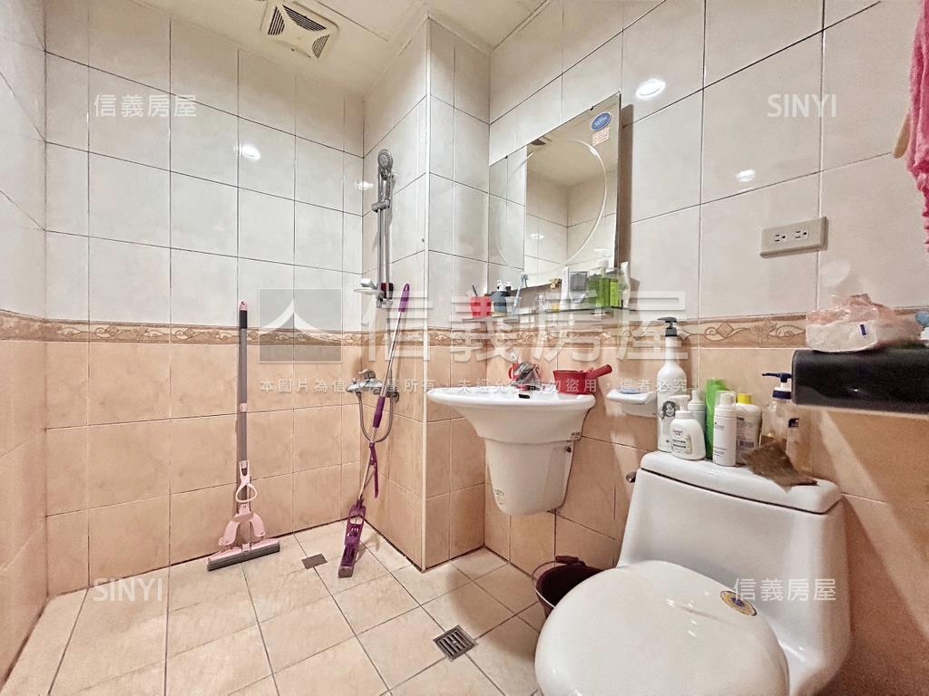 近同榮國小明亮四房車位房屋室內格局與周邊環境