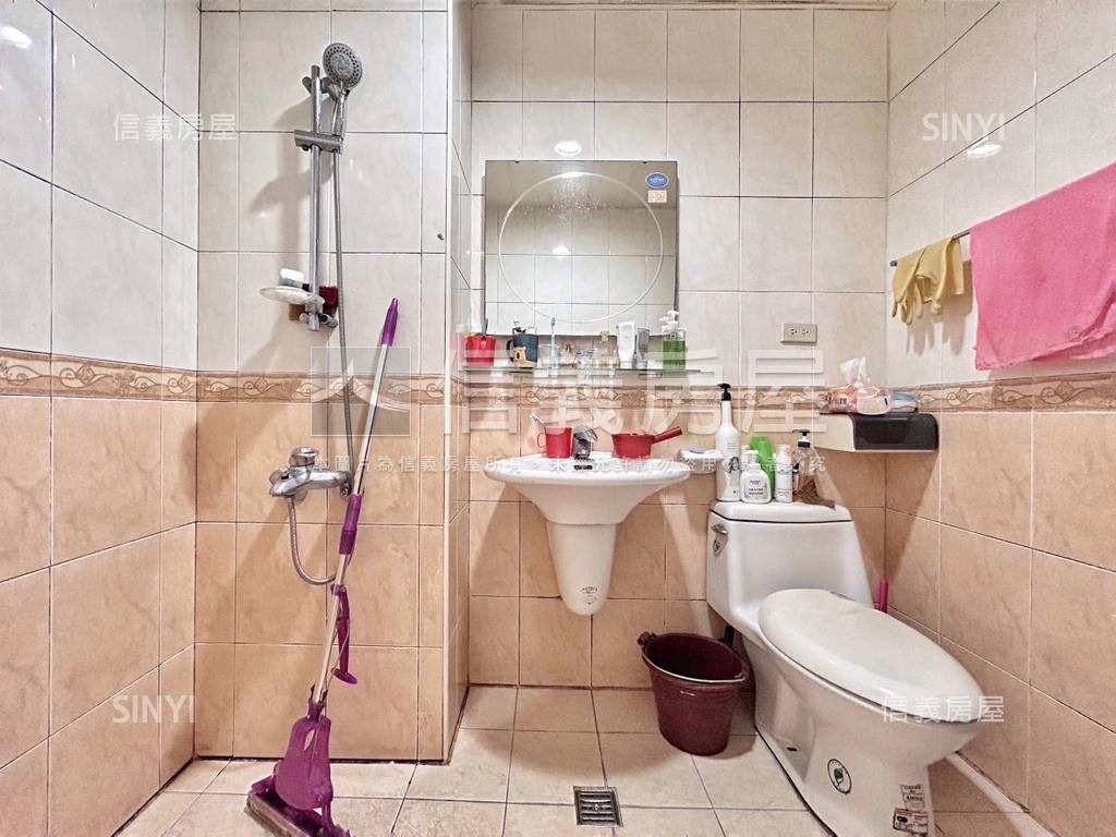 近同榮國小明亮四房車位房屋室內格局與周邊環境