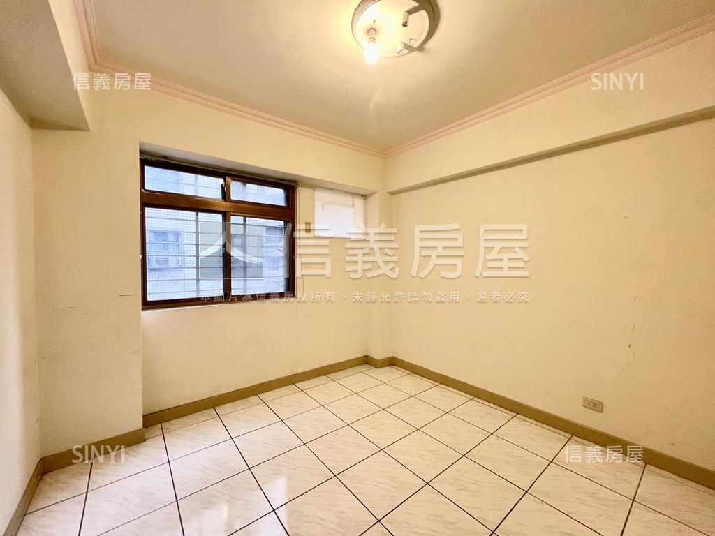 鴻旗名邸三房平面車位房屋室內格局與周邊環境