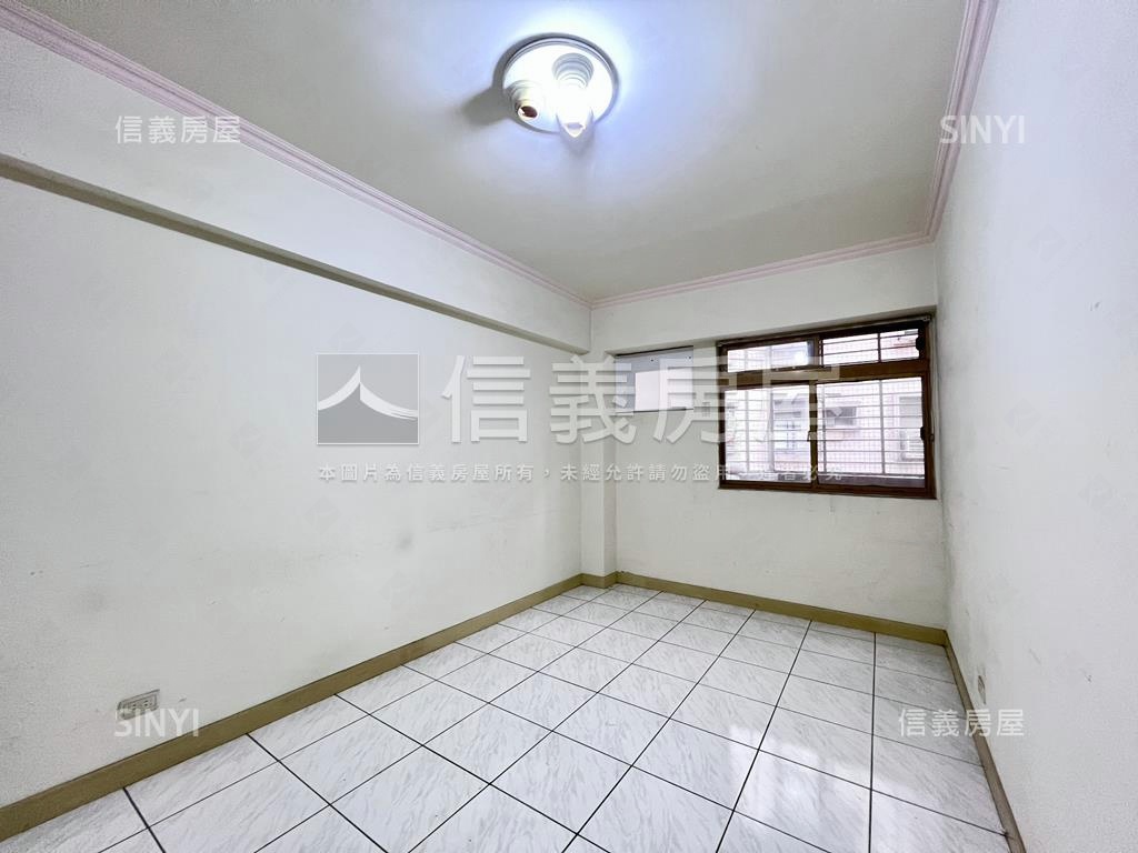 鴻旗名邸三房平面車位房屋室內格局與周邊環境