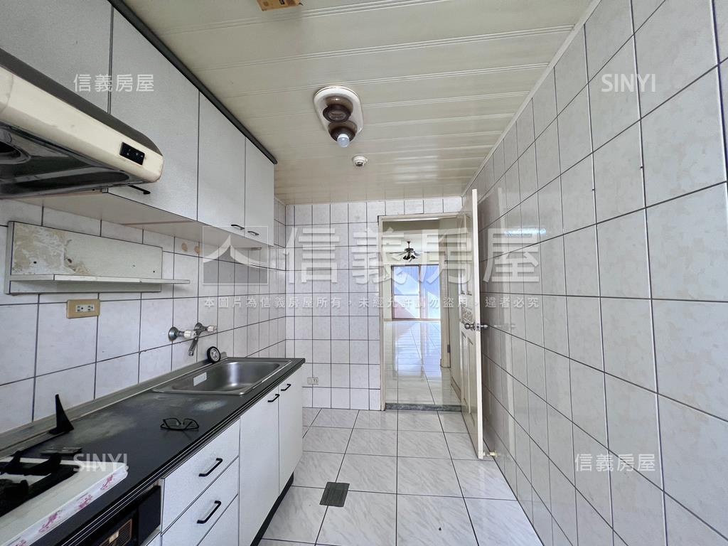 鴻旗名邸三房平面車位房屋室內格局與周邊環境