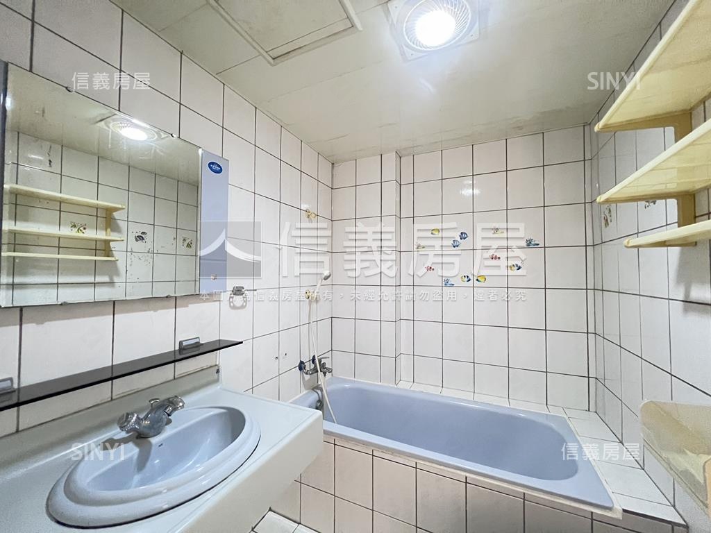 鴻旗名邸三房平面車位房屋室內格局與周邊環境