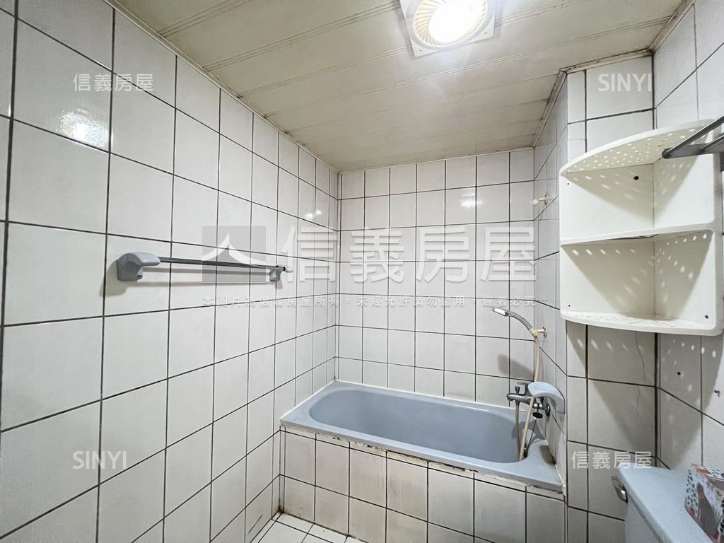 鴻旗名邸三房平面車位房屋室內格局與周邊環境