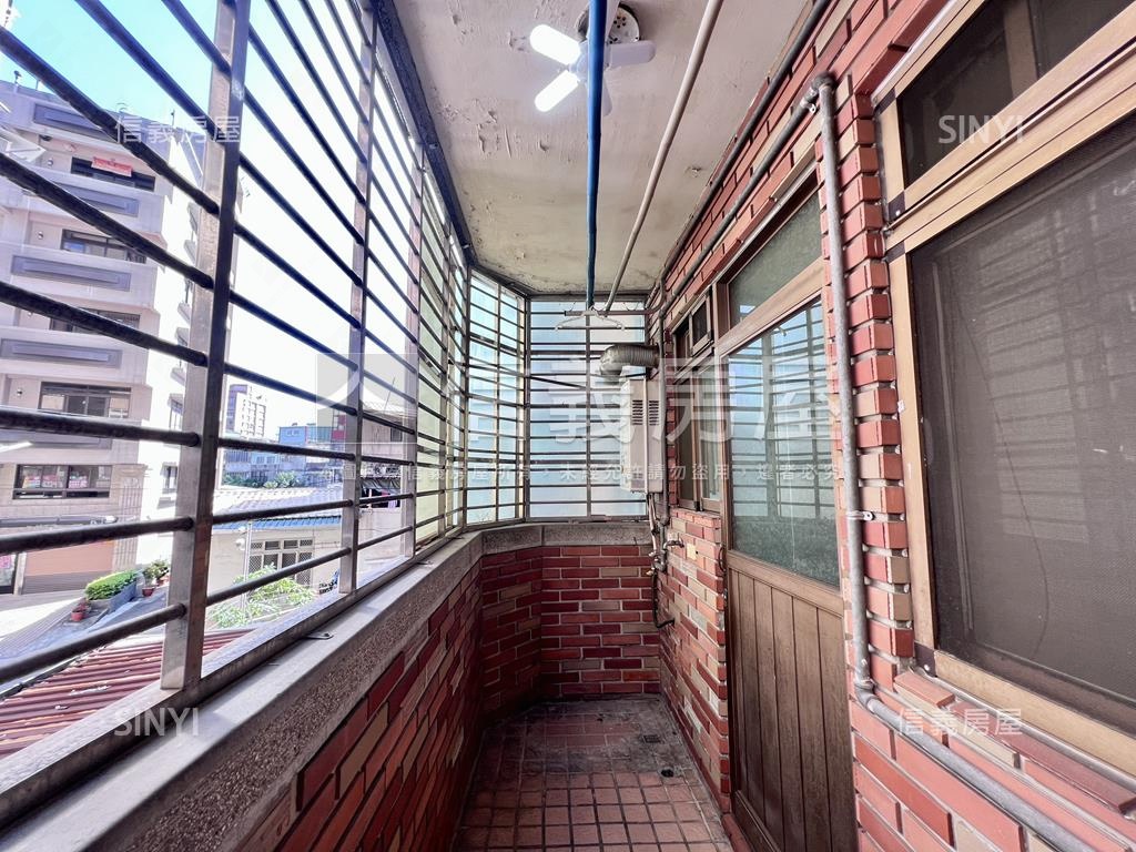 鴻旗名邸三房平面車位房屋室內格局與周邊環境