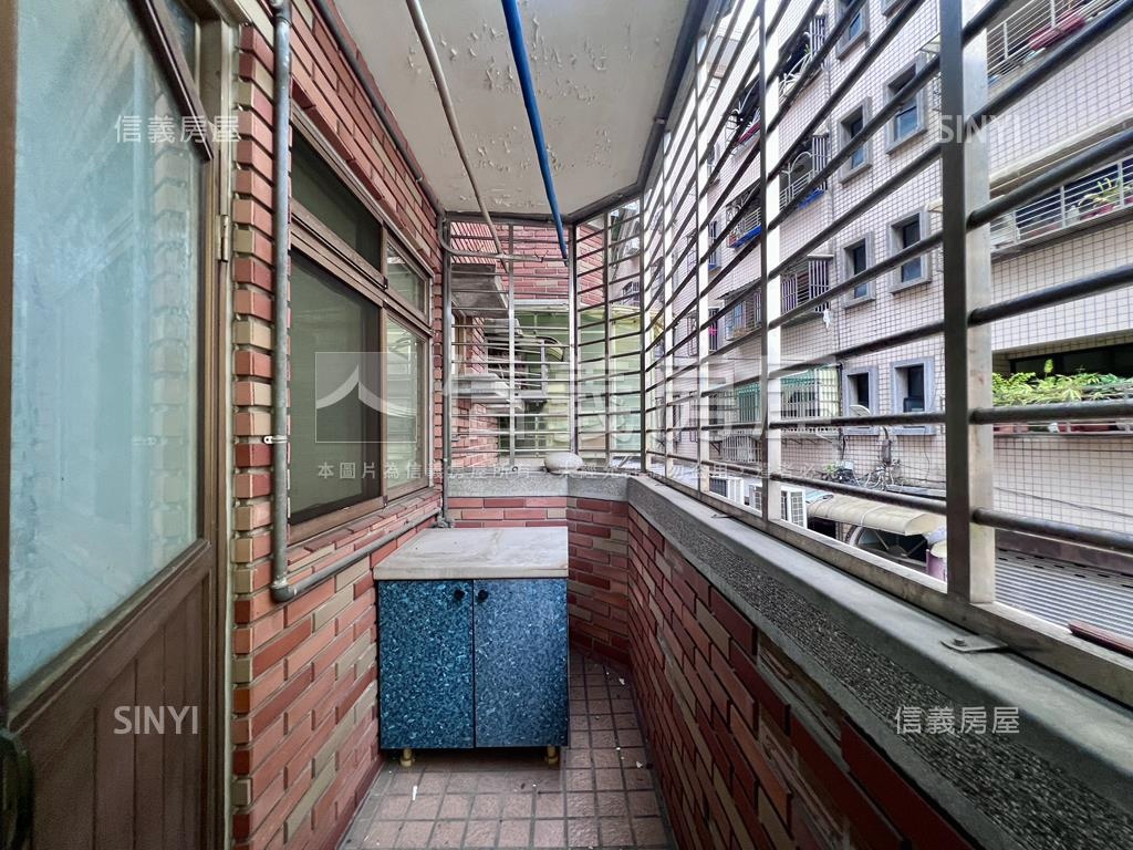 鴻旗名邸三房平面車位房屋室內格局與周邊環境