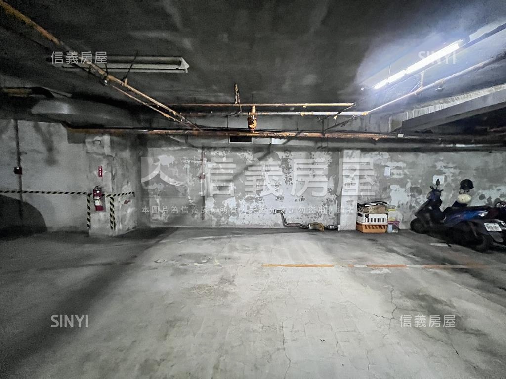 鴻旗名邸三房平面車位房屋室內格局與周邊環境