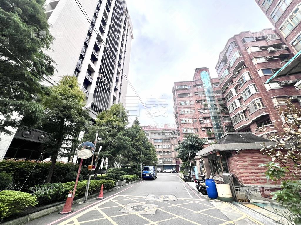 鴻旗名邸三房平面車位房屋室內格局與周邊環境