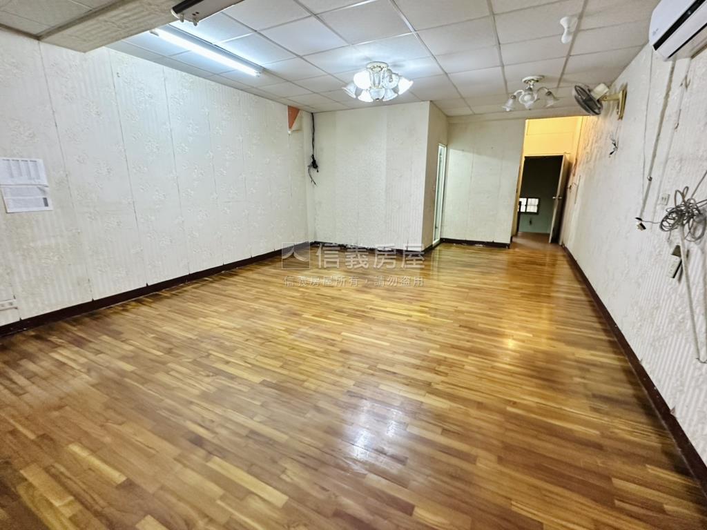 正北平路金光閃閃金透店房屋室內格局與周邊環境