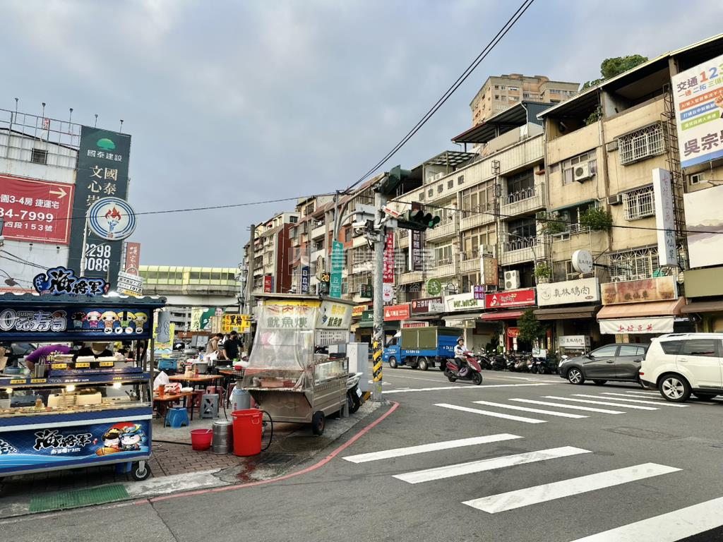 正北平路金光閃閃金透店房屋室內格局與周邊環境