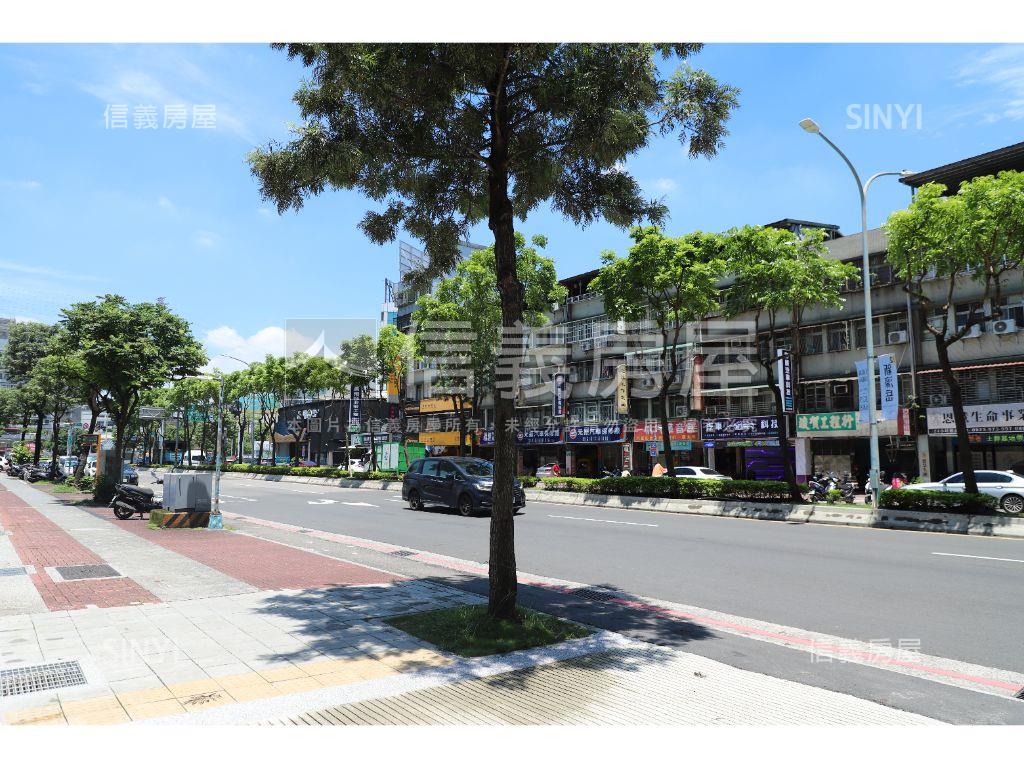 永寧捷運旁２戶雙併新店面房屋室內格局與周邊環境