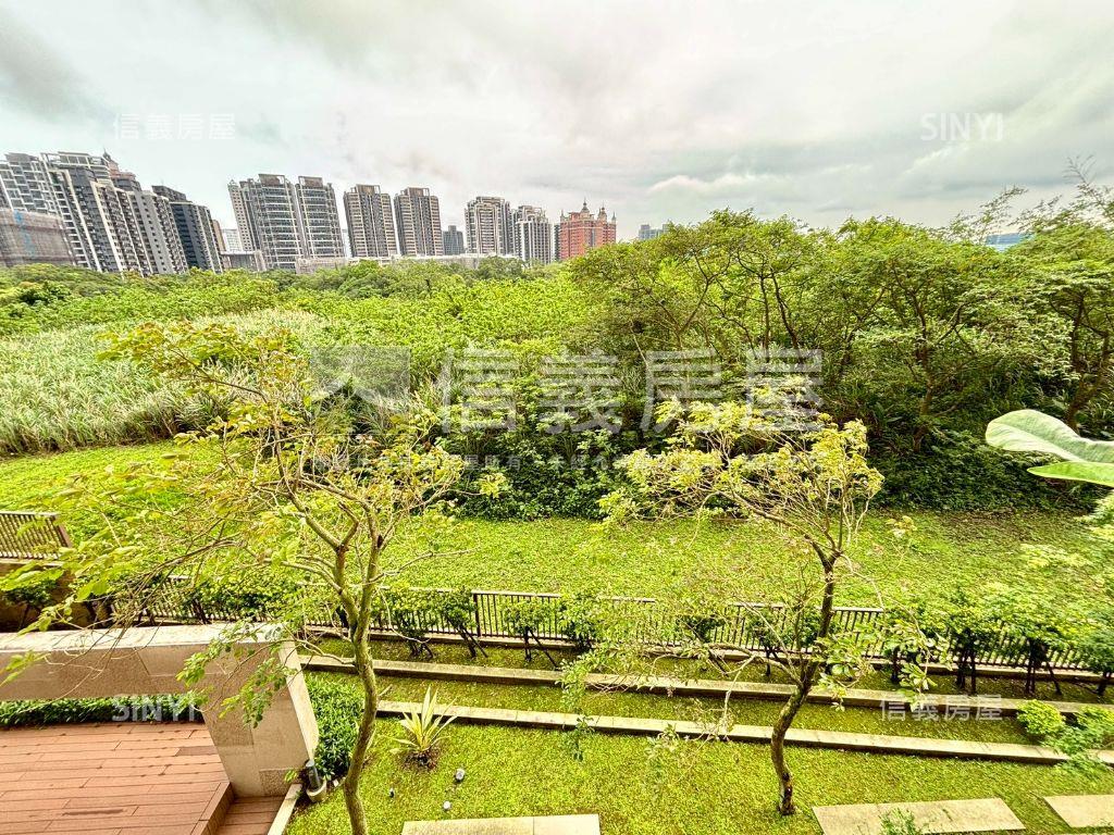 名軒面保護區露臺四房車位房屋室內格局與周邊環境