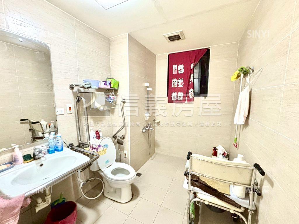 名軒面保護區露臺四房車位房屋室內格局與周邊環境