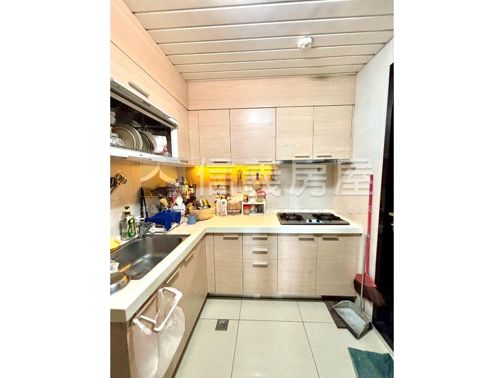 名軒面保護區露臺四房車位房屋室內格局與周邊環境