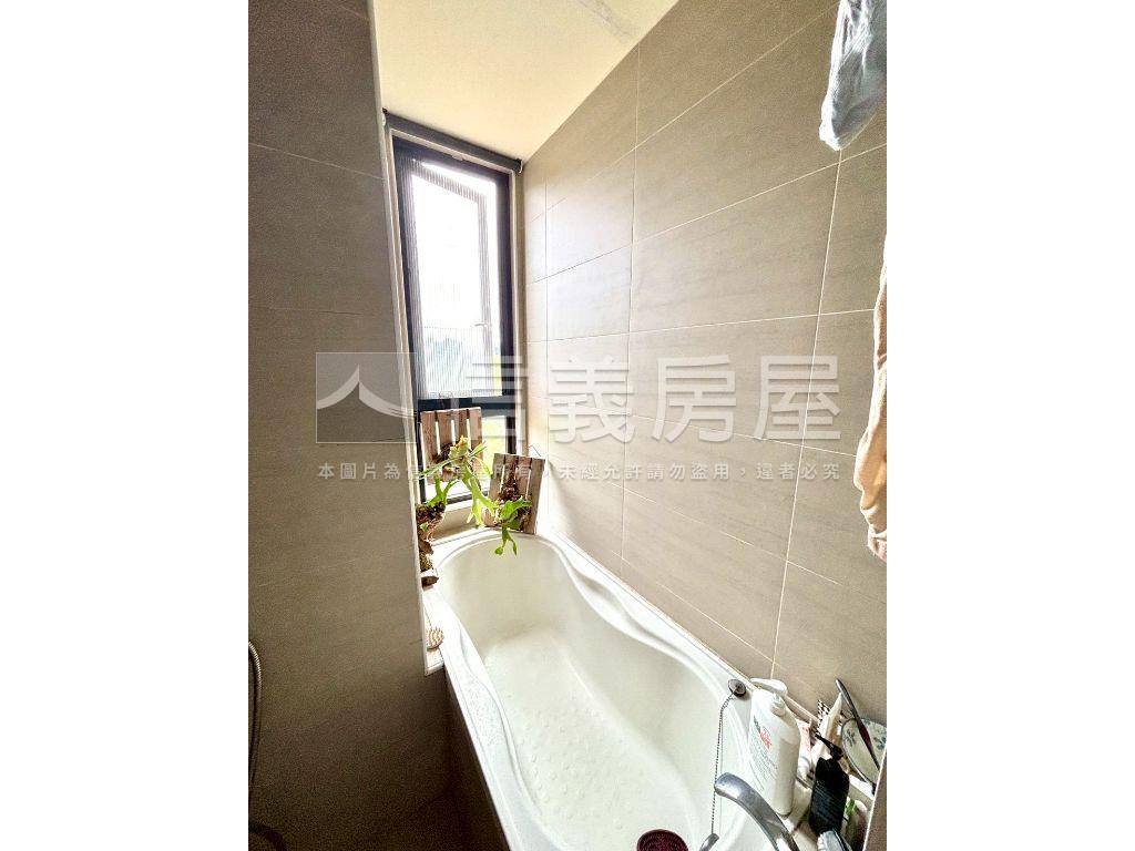 名軒面保護區露臺四房車位房屋室內格局與周邊環境