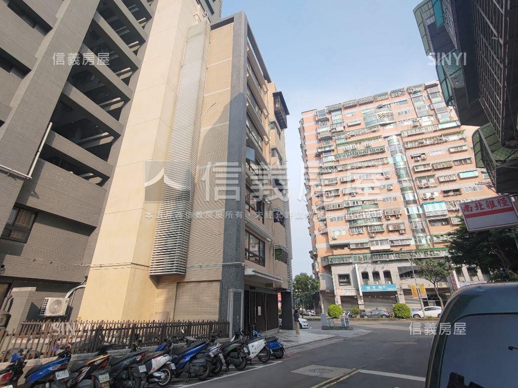 電梯大兩房。屋齡約９年房屋室內格局與周邊環境