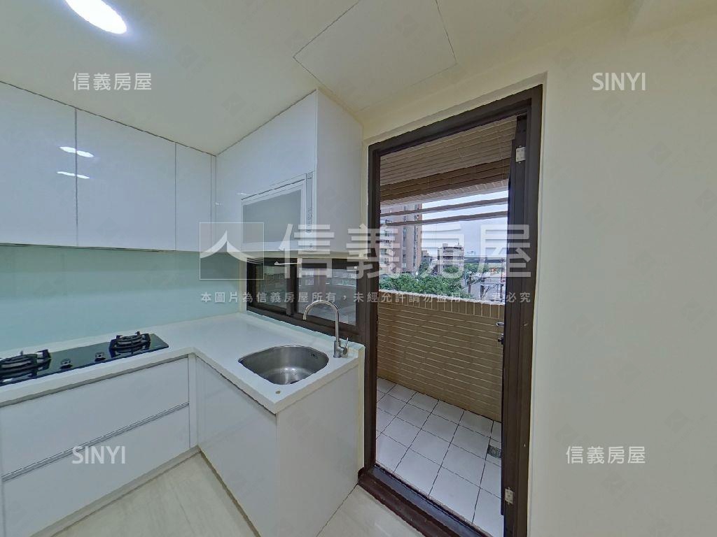 電梯大兩房。屋齡約９年房屋室內格局與周邊環境