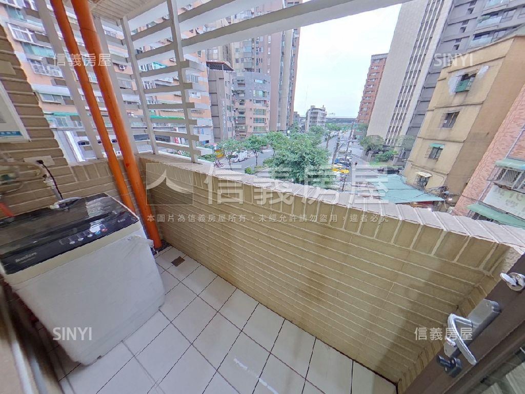 電梯大兩房。屋齡約９年房屋室內格局與周邊環境