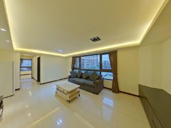 電梯大兩房。屋齡約９年