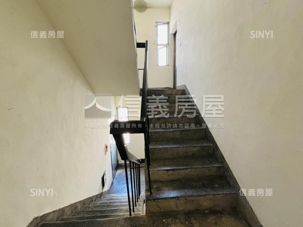 下樓即是公園方正大空間房屋室內格局與周邊環境