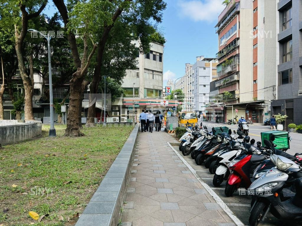 下樓即是公園方正大空間房屋室內格局與周邊環境