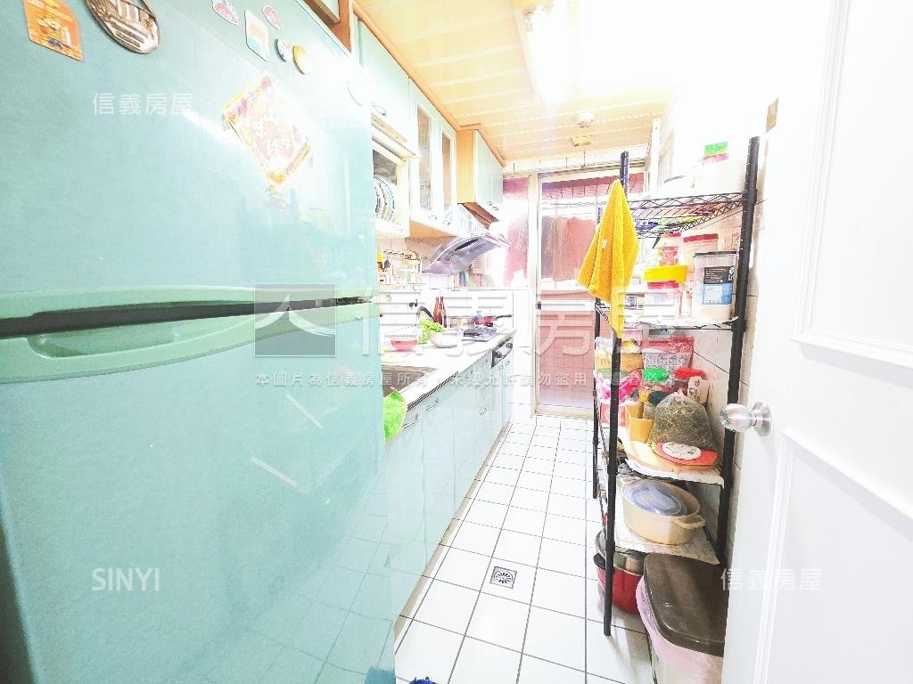 捷運站～視野四房平面車位房屋室內格局與周邊環境