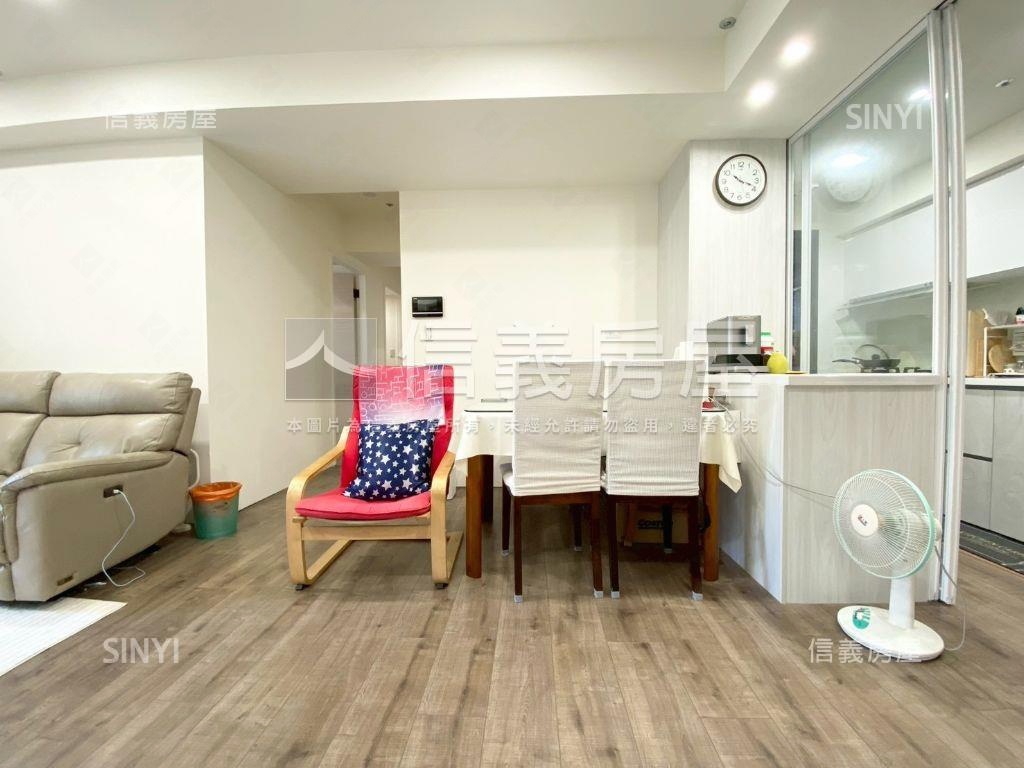 十月蜂收溫馨三房房屋室內格局與周邊環境