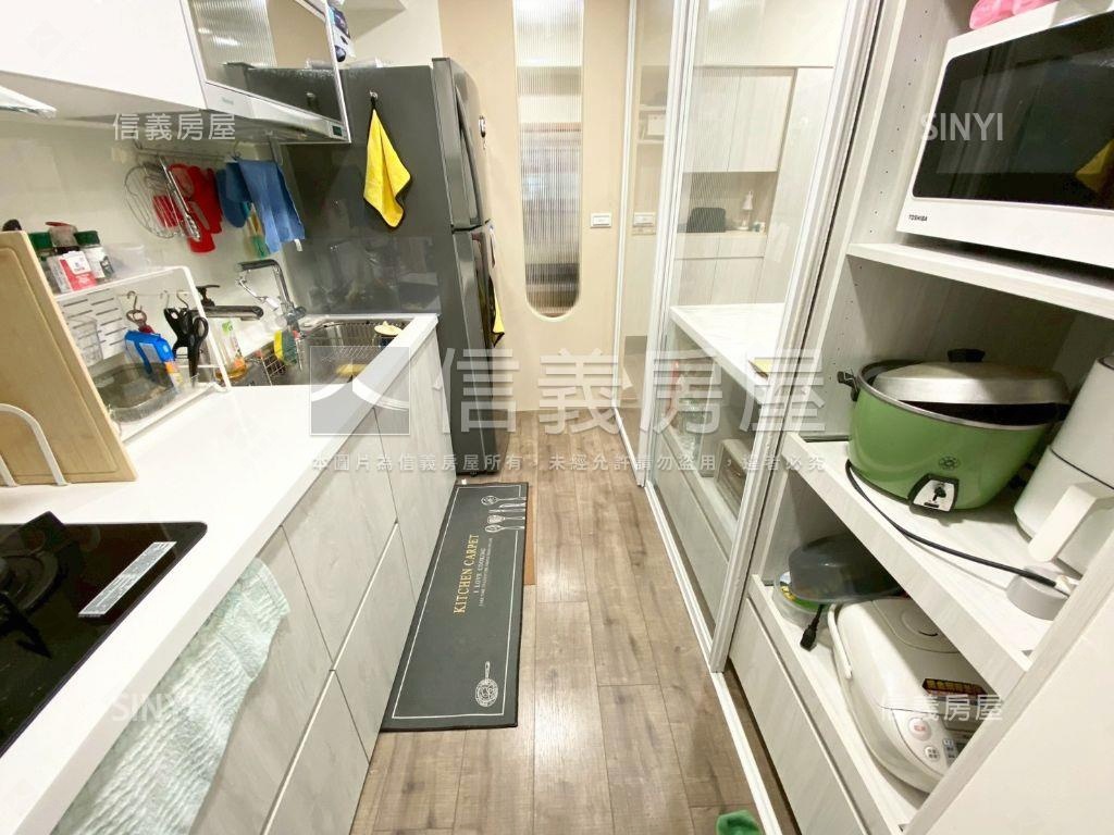 十月蜂收溫馨三房房屋室內格局與周邊環境