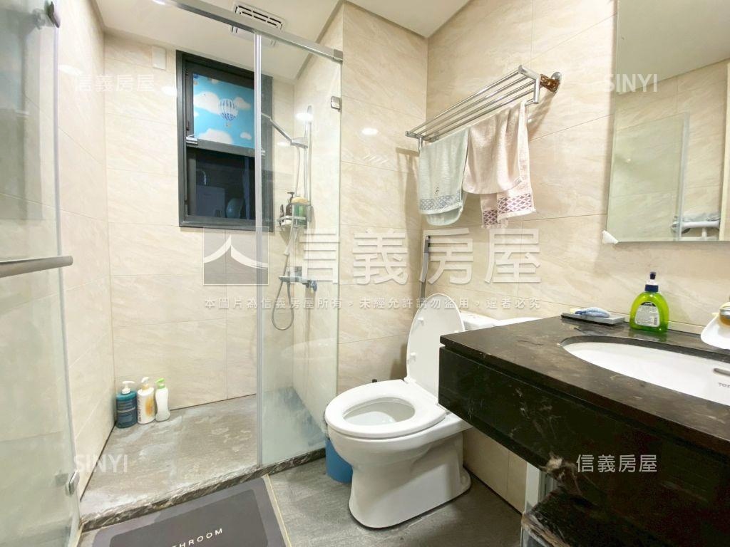 十月蜂收溫馨三房房屋室內格局與周邊環境