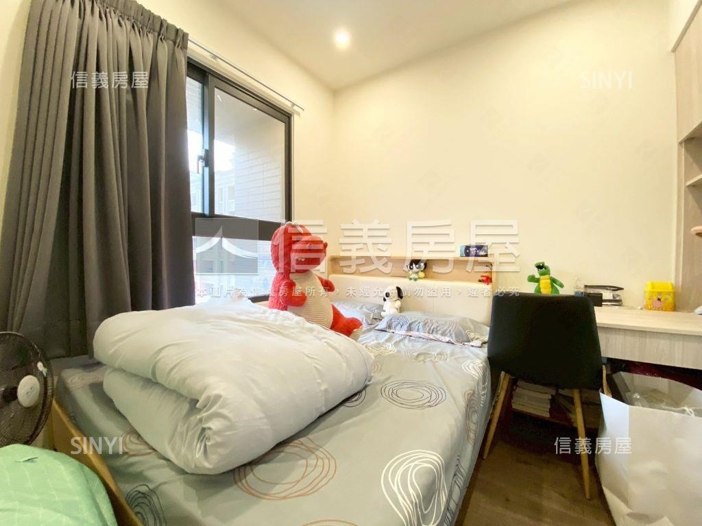 十月蜂收溫馨三房房屋室內格局與周邊環境