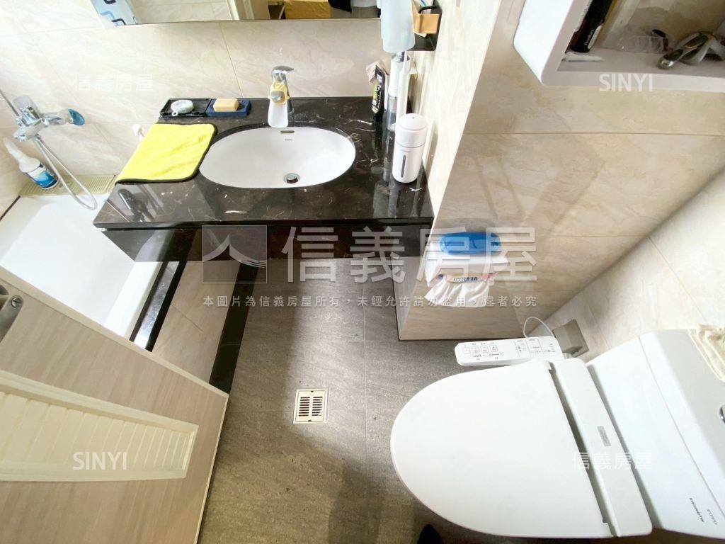 十月蜂收溫馨三房房屋室內格局與周邊環境