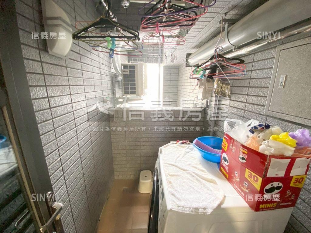 十月蜂收溫馨三房房屋室內格局與周邊環境