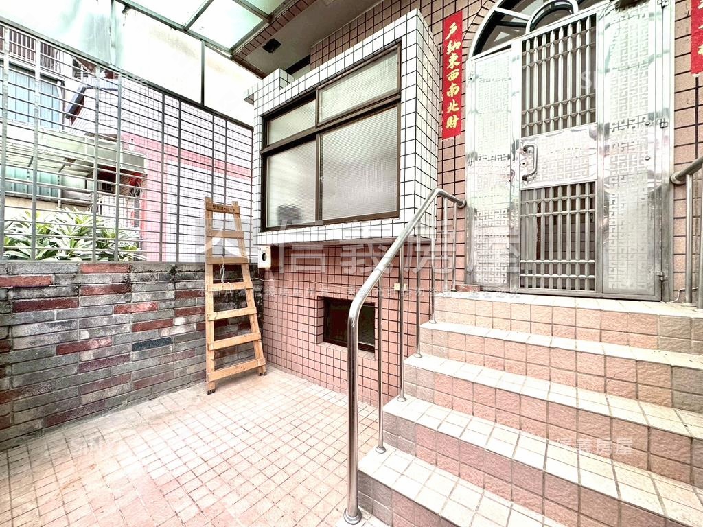大雅邊間車庫朝南透天房屋室內格局與周邊環境