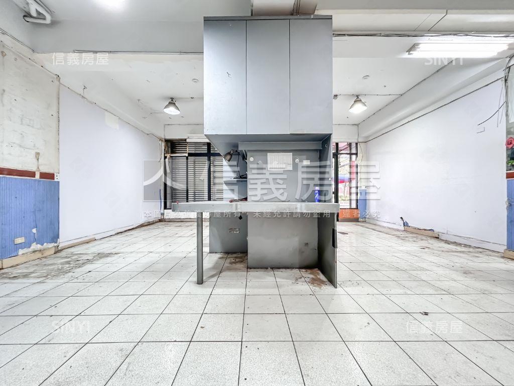 忠孝東路大面寬稀有店面房屋室內格局與周邊環境