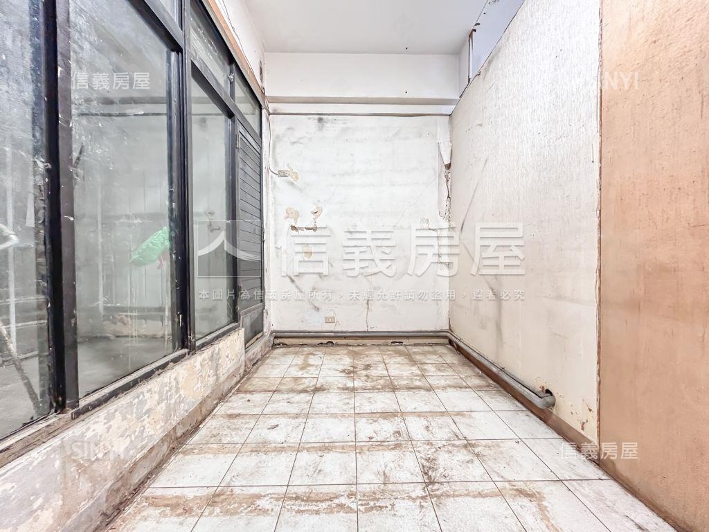 忠孝東路大面寬稀有店面房屋室內格局與周邊環境