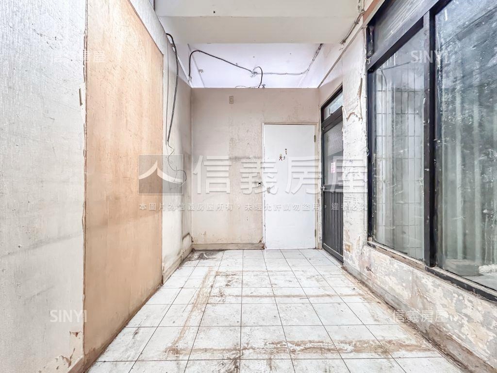 忠孝東路大面寬稀有店面房屋室內格局與周邊環境