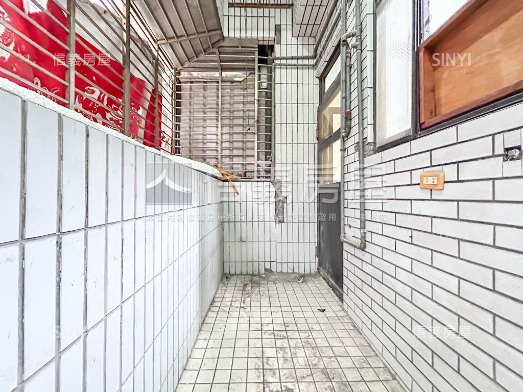 忠孝東路大面寬稀有店面房屋室內格局與周邊環境