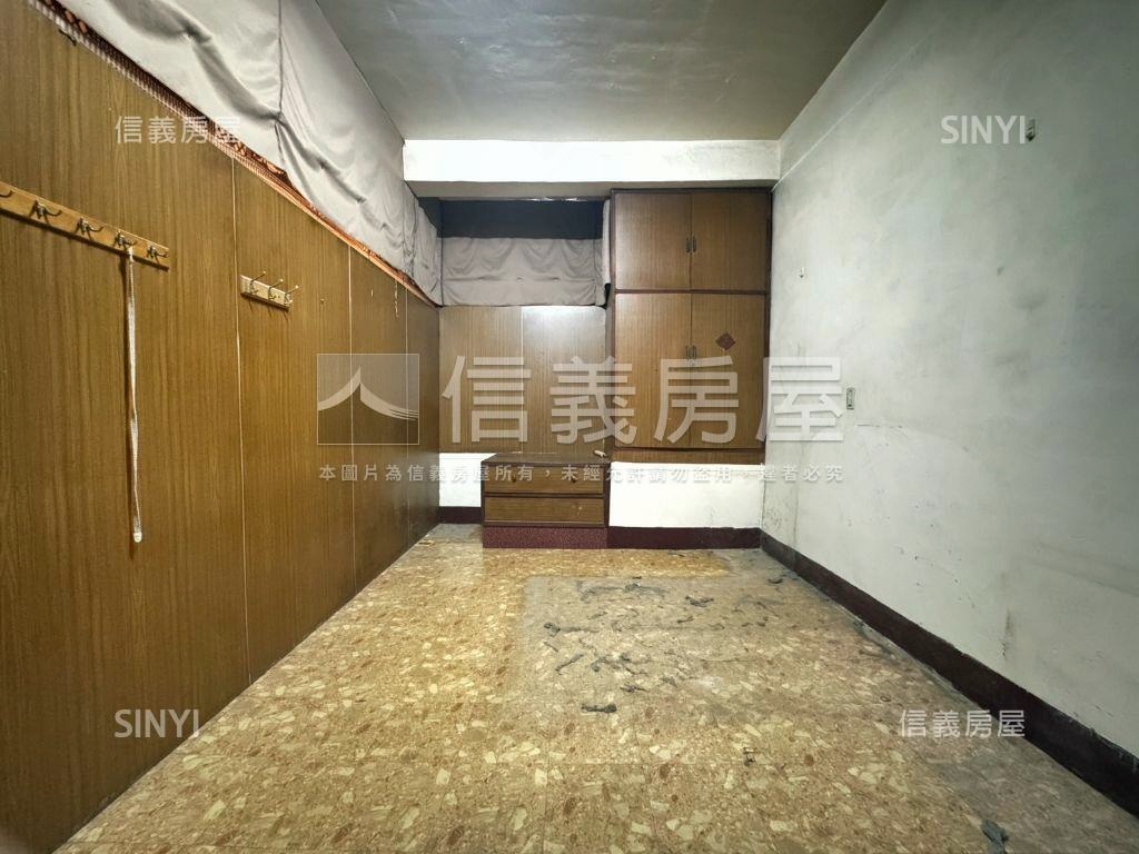近文山特區低總價透天房屋室內格局與周邊環境