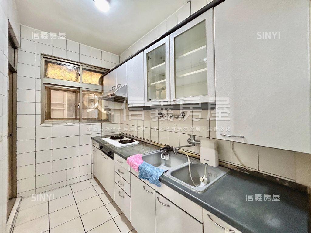 春福新天母三房坡平車位房屋室內格局與周邊環境