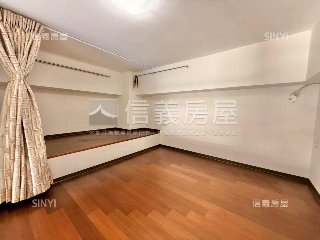 摩登高第挑高採光戶房屋室內格局與周邊環境