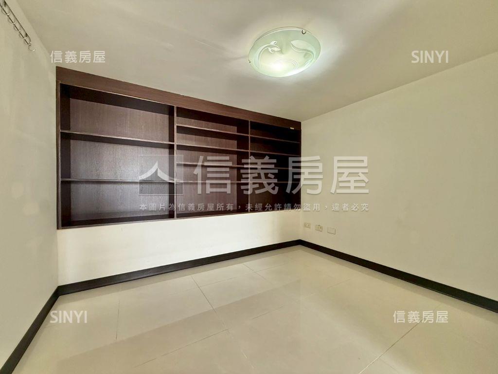摩登高第挑高採光戶房屋室內格局與周邊環境
