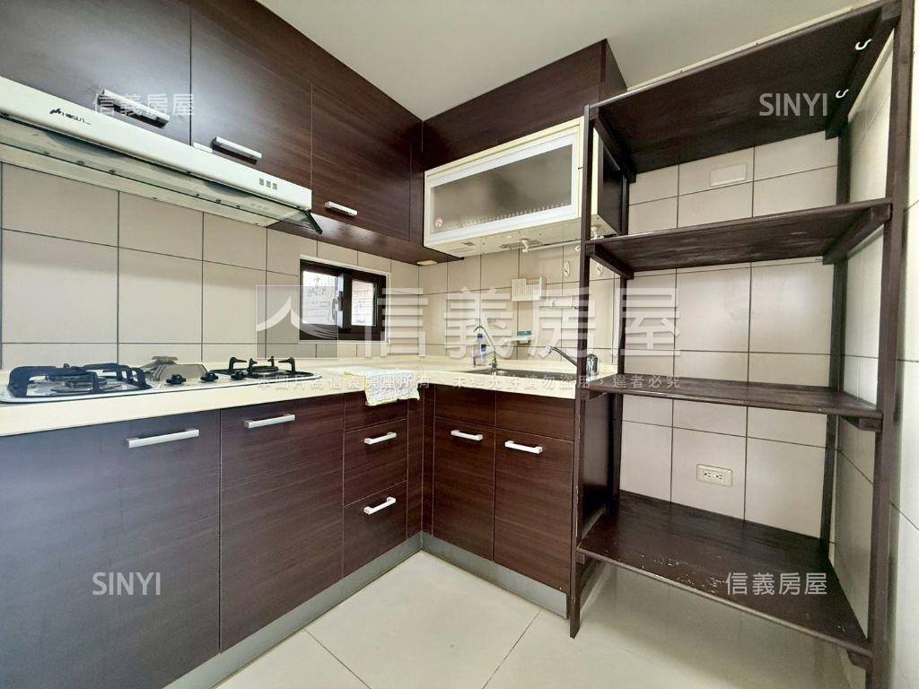 摩登高第挑高採光戶房屋室內格局與周邊環境