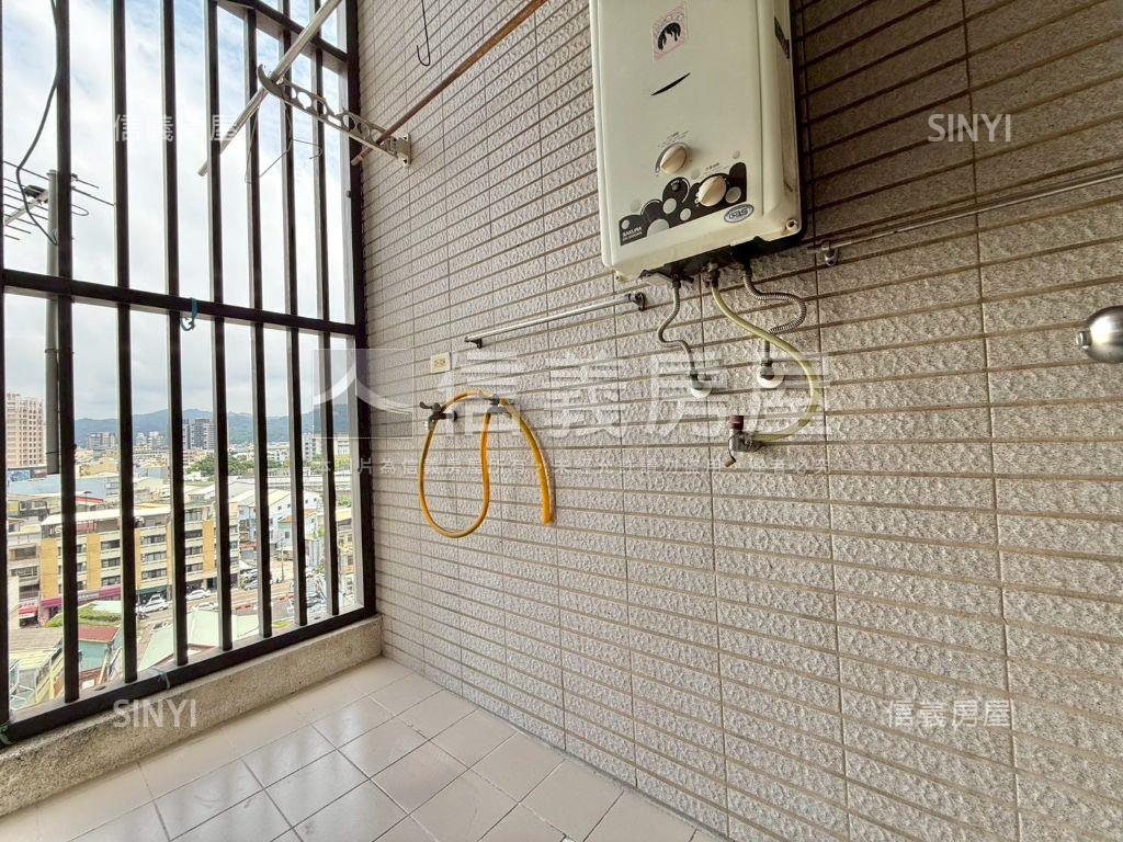 摩登高第挑高採光戶房屋室內格局與周邊環境