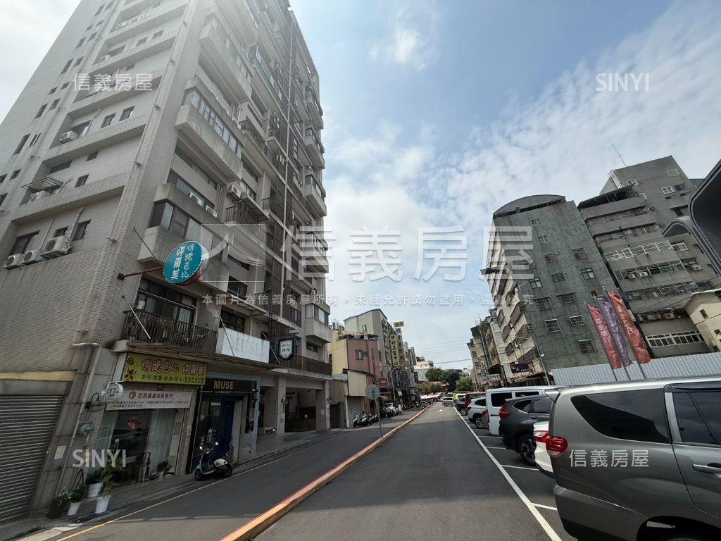 摩登高第挑高採光戶房屋室內格局與周邊環境