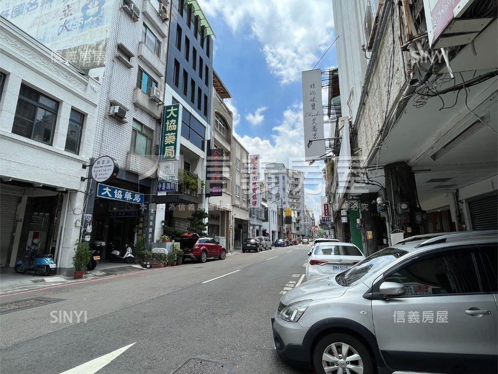 臨８米路大地坪透天房屋室內格局與周邊環境