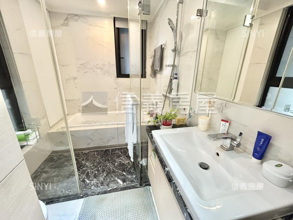 久泰皇品氣派三房車位房屋室內格局與周邊環境