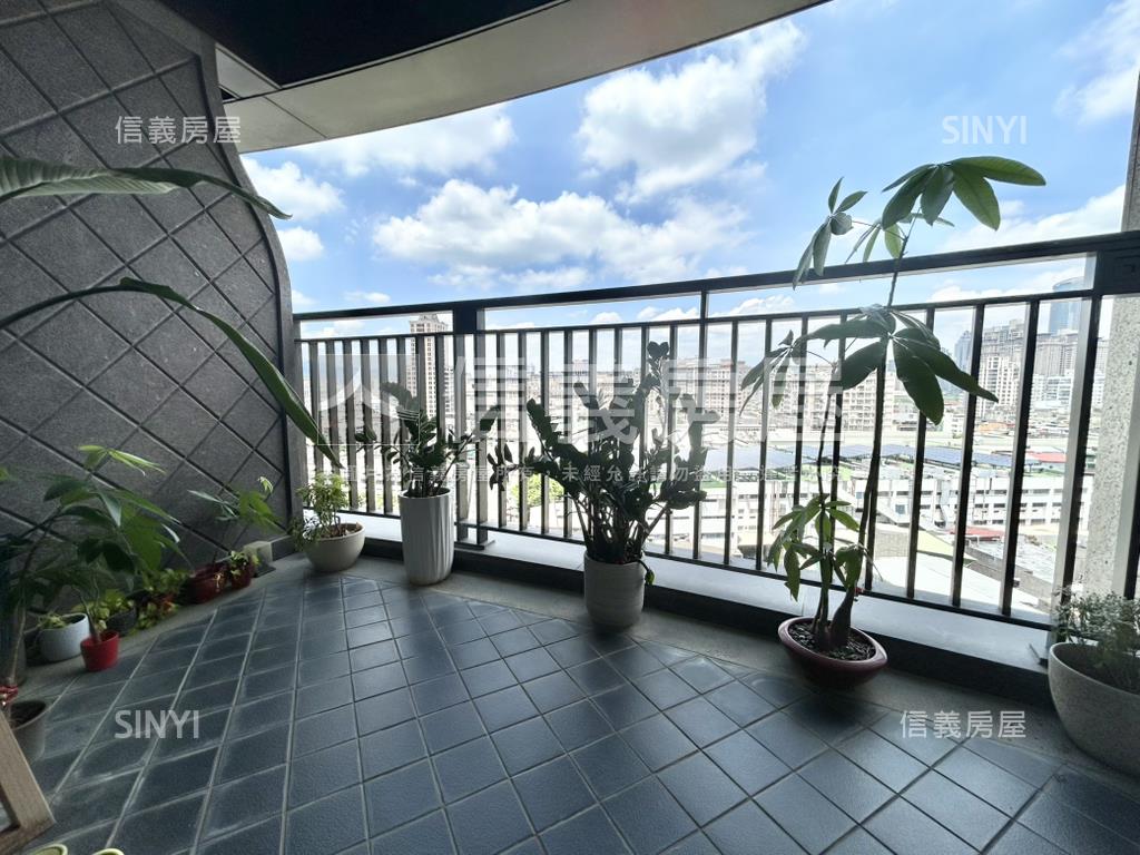 久泰皇品氣派三房車位房屋室內格局與周邊環境