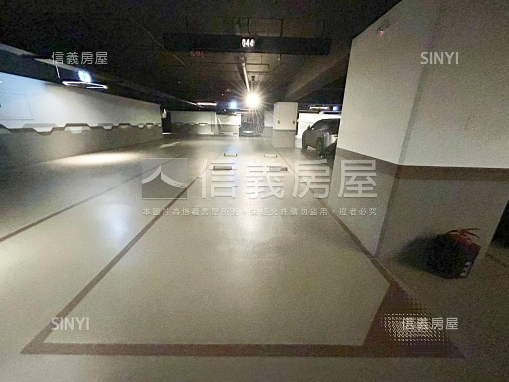 久泰皇品氣派三房車位房屋室內格局與周邊環境